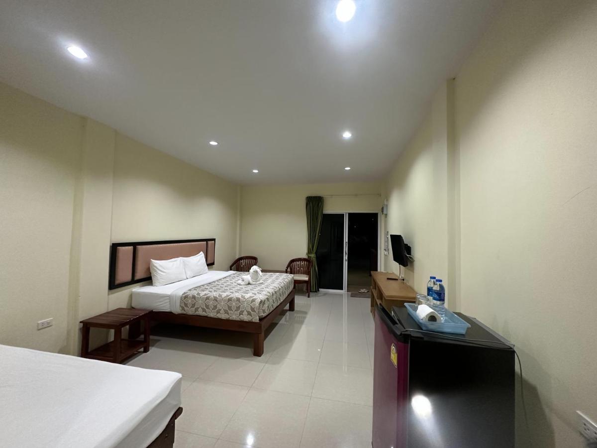ไออุ่นรีสอร์ท Bang Saphan Exterior photo