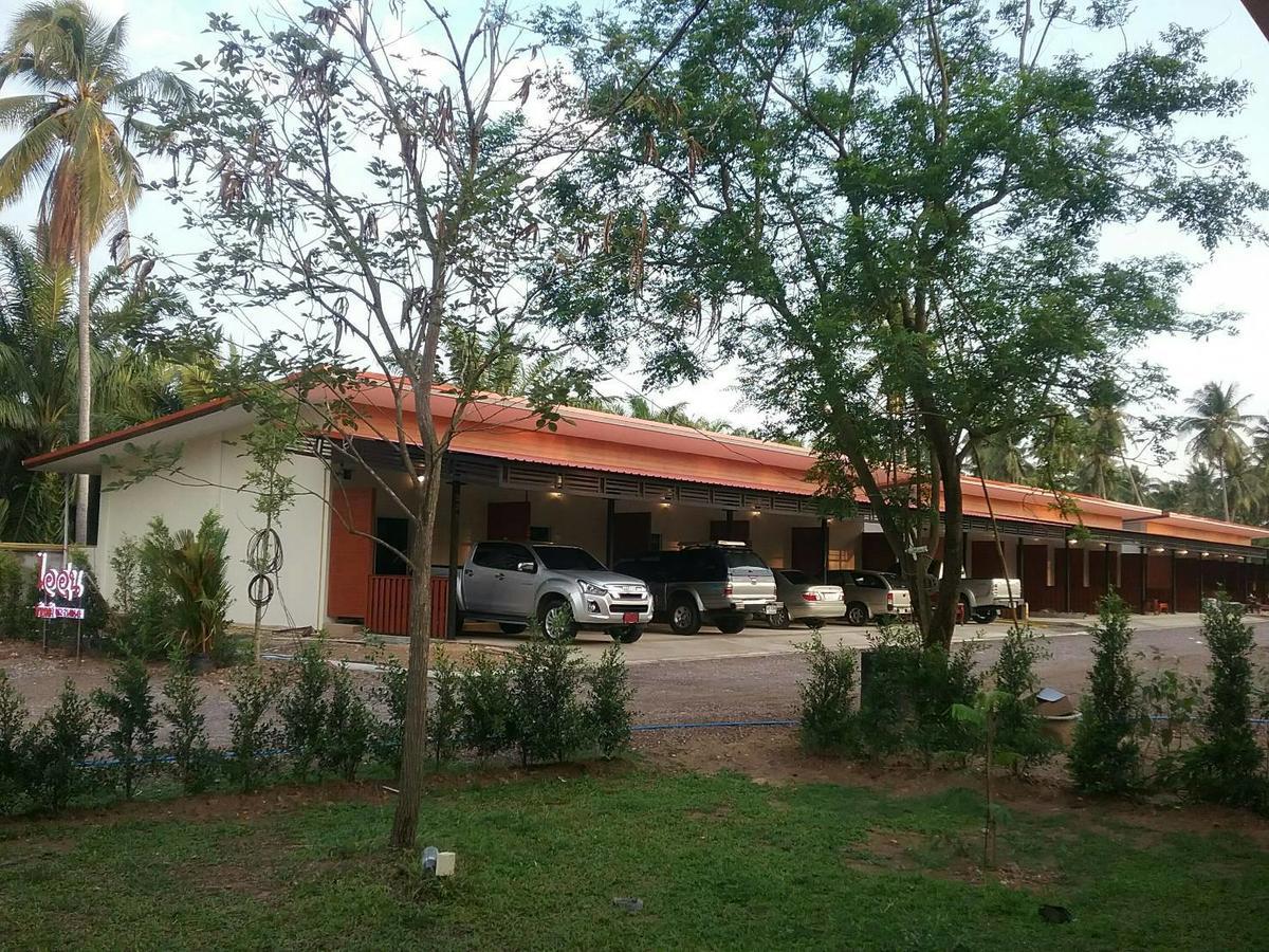 ไออุ่นรีสอร์ท Bang Saphan Exterior photo
