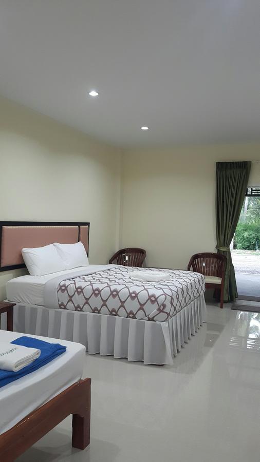 ไออุ่นรีสอร์ท Bang Saphan Exterior photo