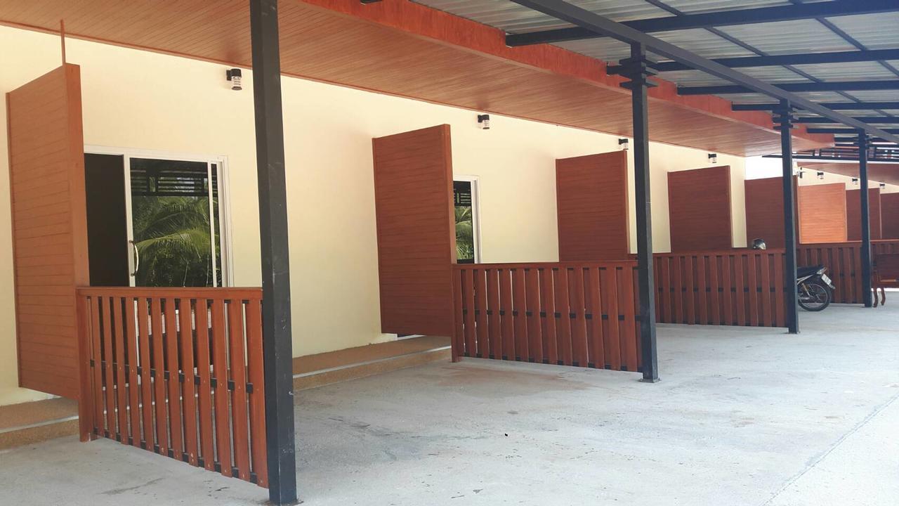 ไออุ่นรีสอร์ท Bang Saphan Exterior photo